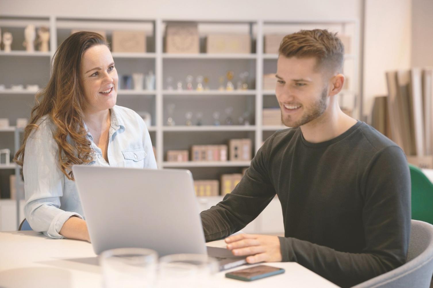 Finanzteam arbeitet an strategischen Geschäftslösungen